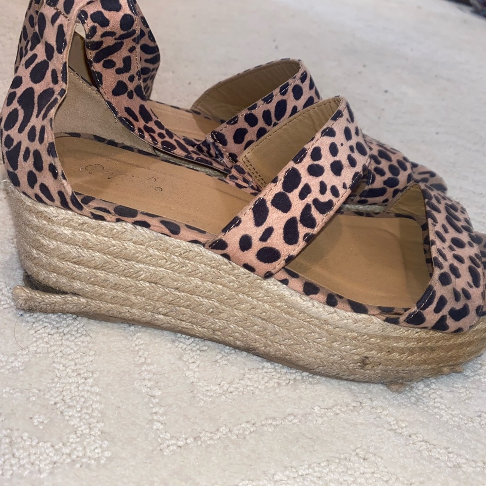 Platform sandals leopard print